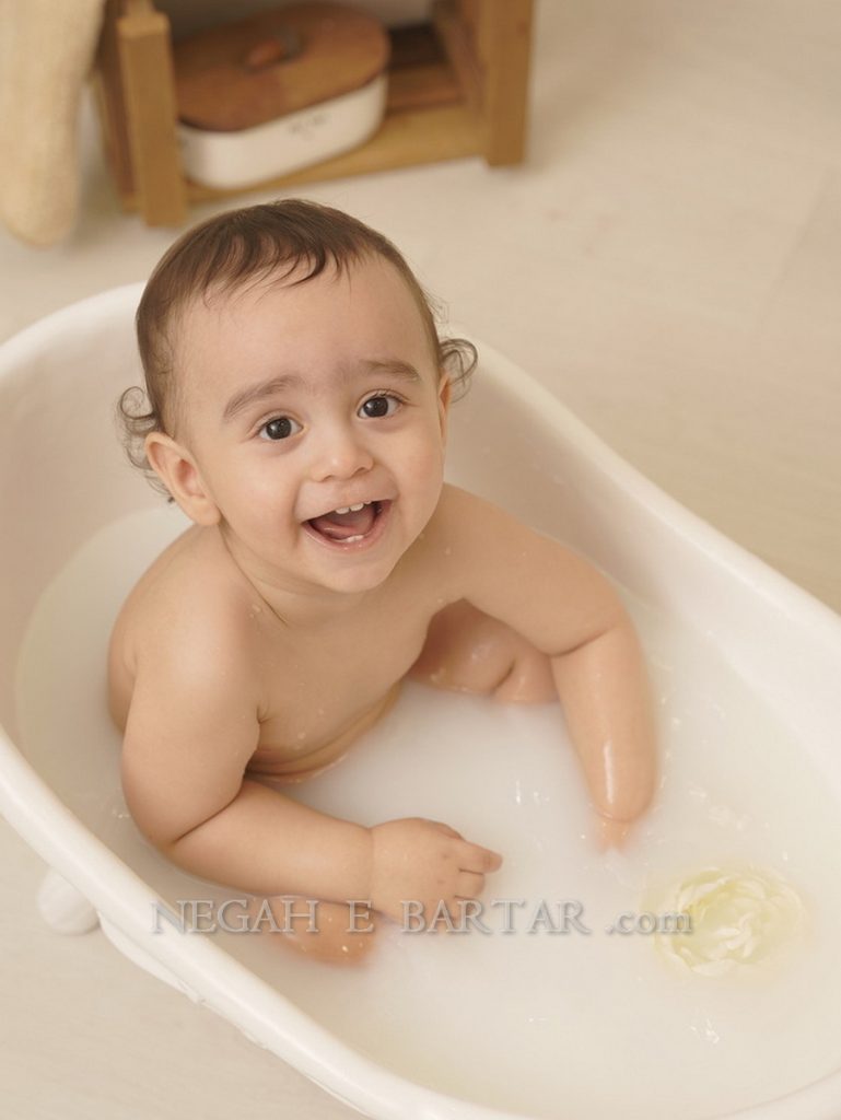 عکس کودک در منزل 1