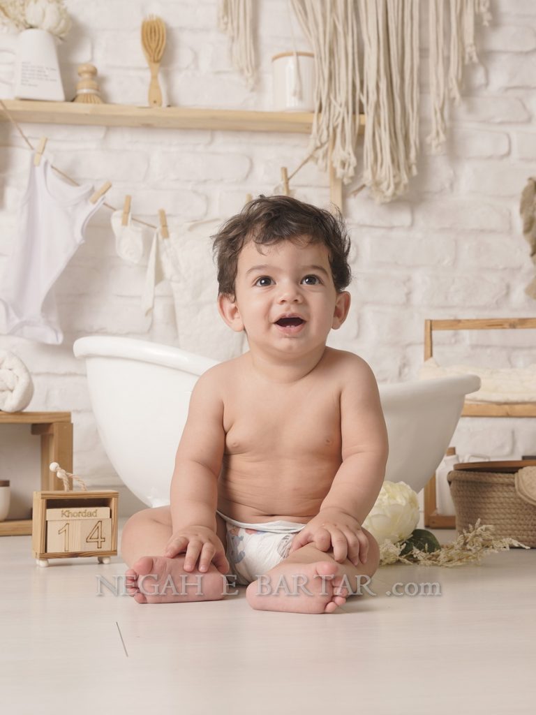 عکس کودک در منزل 7