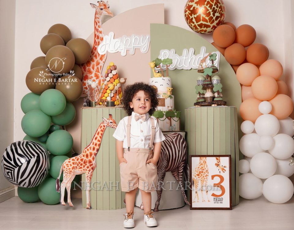 عکاسی از کودک با تم جشن تولد