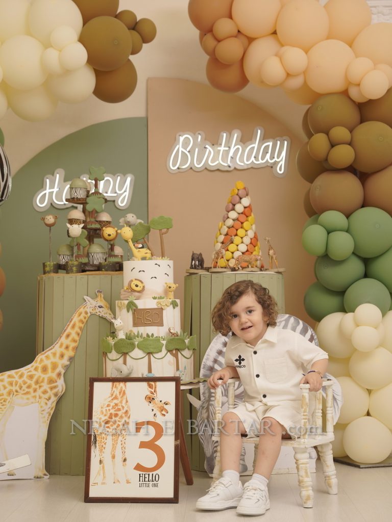 ژست عکس تولد پسرانه 11