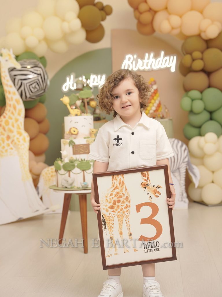 ژست عکس تولد پسرانه 5