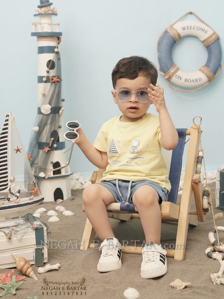 نمونه کار عکاسی کودک با دکور ساحلی 2